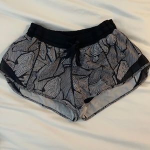 Lululemon Hotty Hot Short in Short Size 6